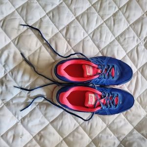 Nike Revolution 2 Sneakers